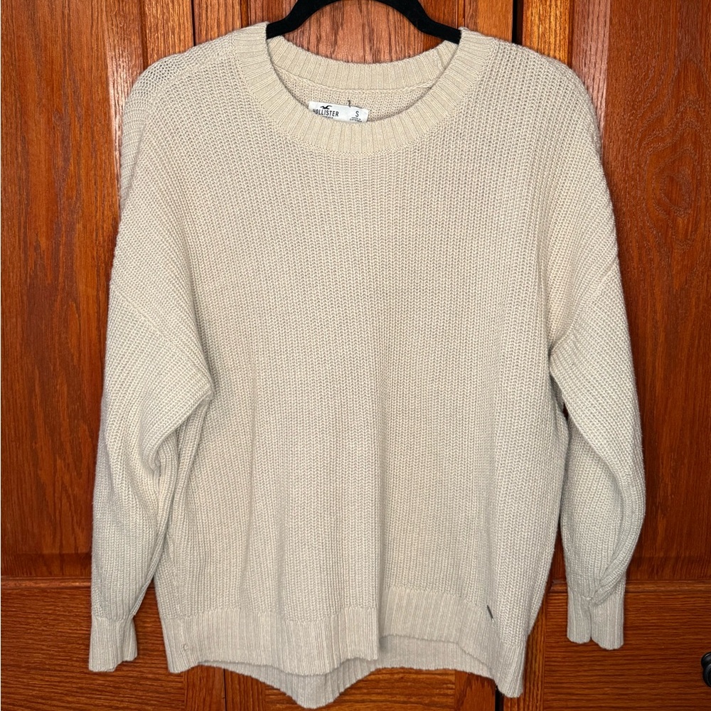 Hollister Women's Cream Crew Neck Sweater